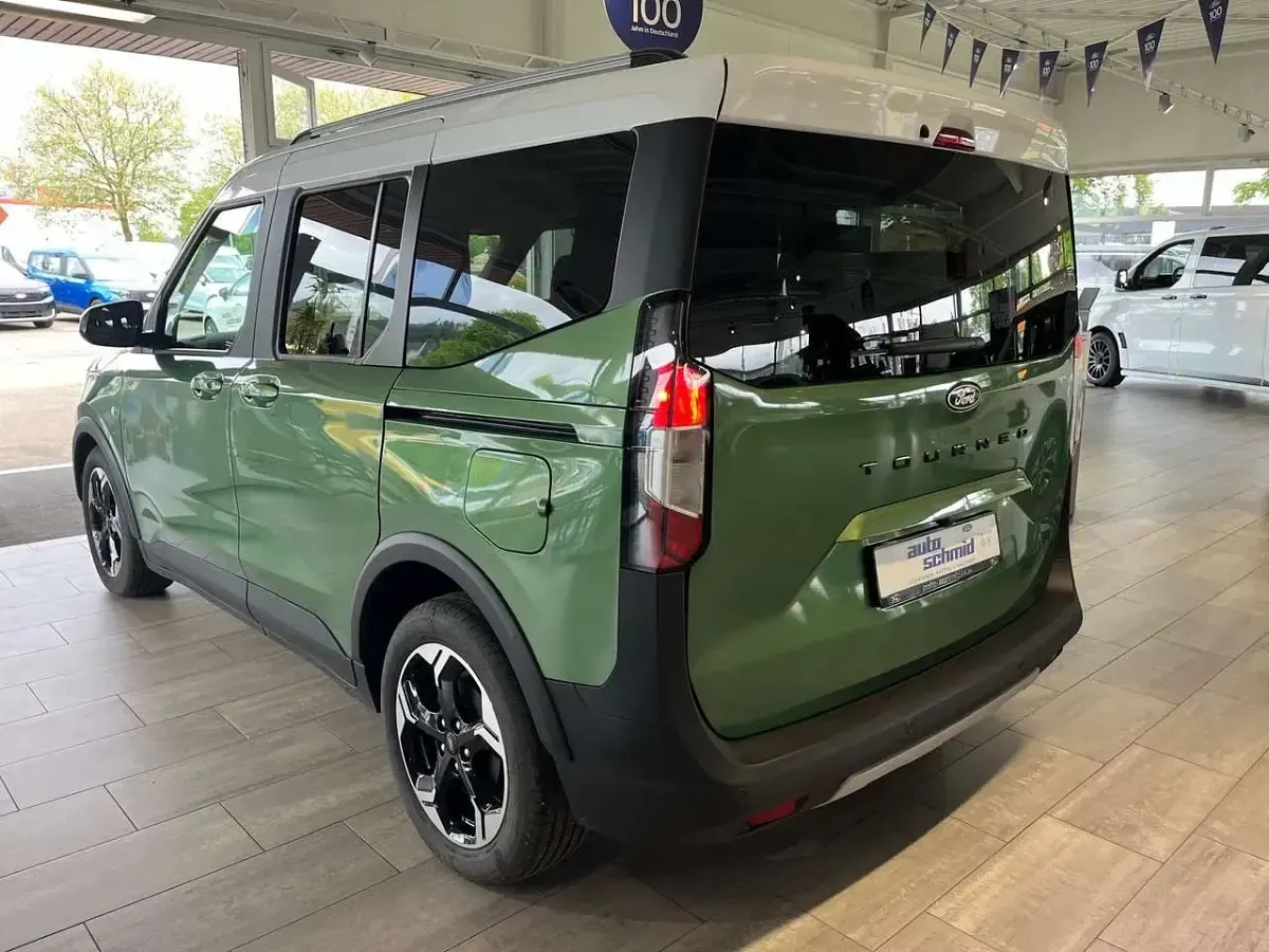 Usata Ford Tourneo Courier Active 125 CV (91 kW) 2025 Verde Monovolume