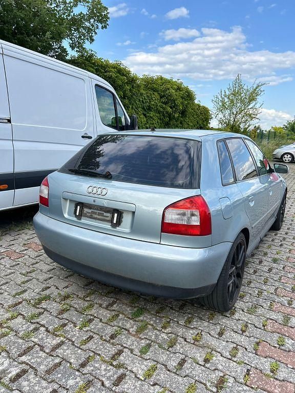 Blau Gebraucht 2001 Audi A3 Ambition Limousine | 600 € (Superpreis) - Bild 1/4