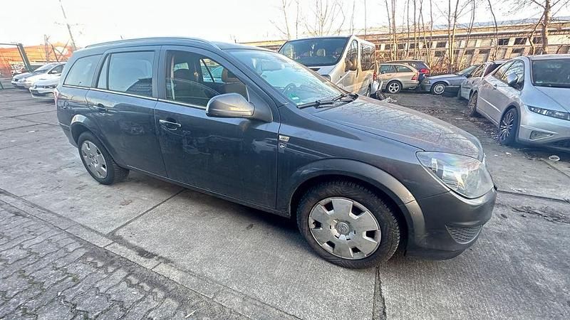 Gebraucht Opel Astra Edition 110 PS (80 kW) 2010 Grau Limousine