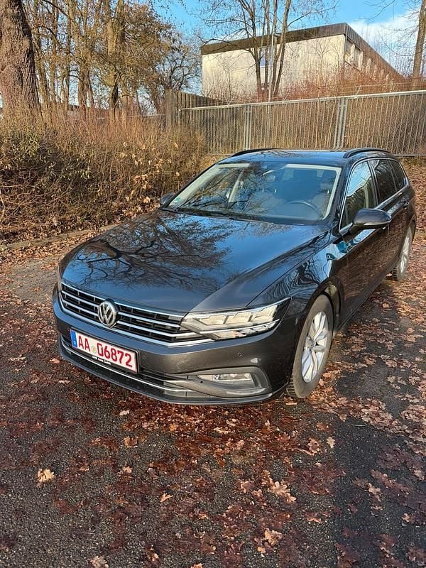 Grau Gebraucht 2019 VW Passat Kombi | 18.990 € (Fairer Preis) - Bild 1/4