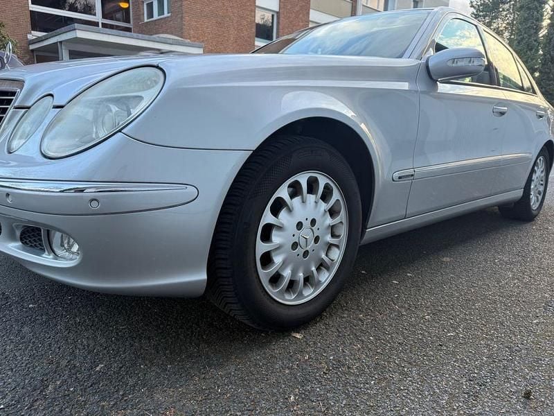 Gebraucht Mercedes E320 Elegance 224 PS (164 kW) 2002 Silber Limousine