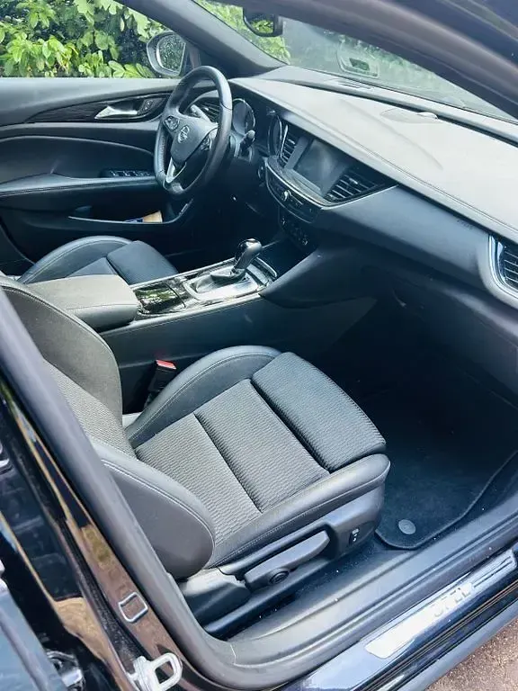 Gebraucht Opel Insignia 136 PS (100 kW) 2019 Schwarz Kombi