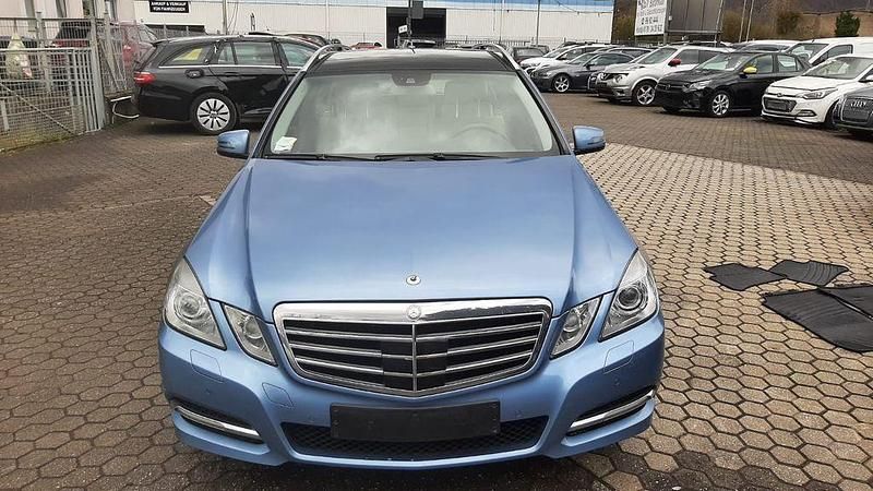 Gebraucht Mercedes E350 272 PS (200 kW) 2010 Blau Limousine