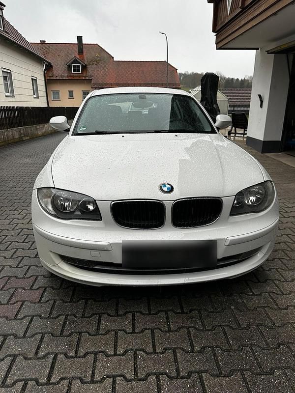 Gebraucht BMW 116 122 PS (89 kW) 2010 Weiß Kleinwagen