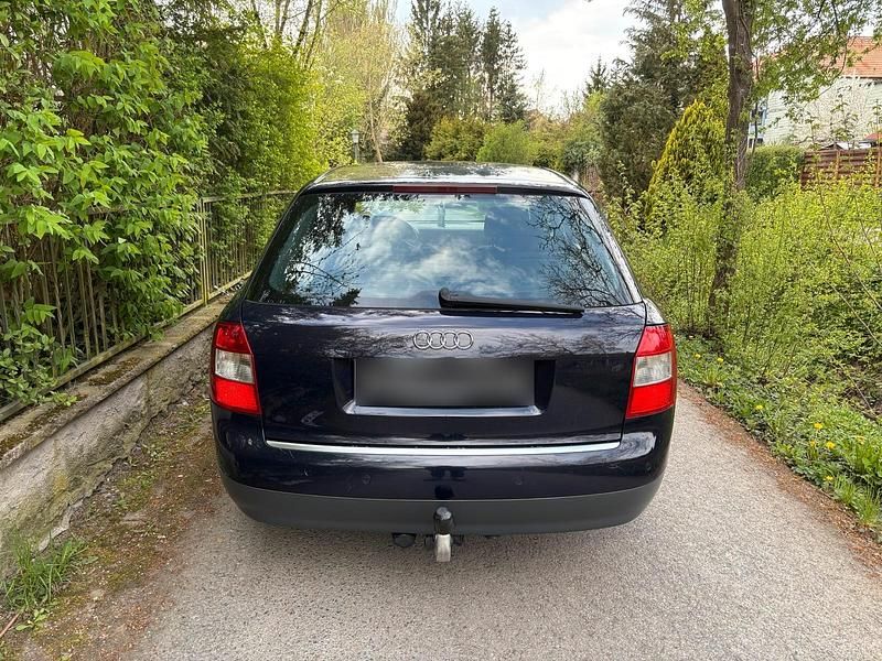 Używany Audi A4 131 KM (96 kW) 2003 Niebieski Kombi