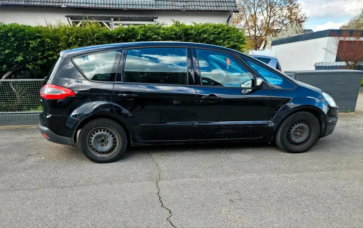 Käytetty Ford S-MAX S 150 HP (110 kW) 2010 Musta Tila-auto