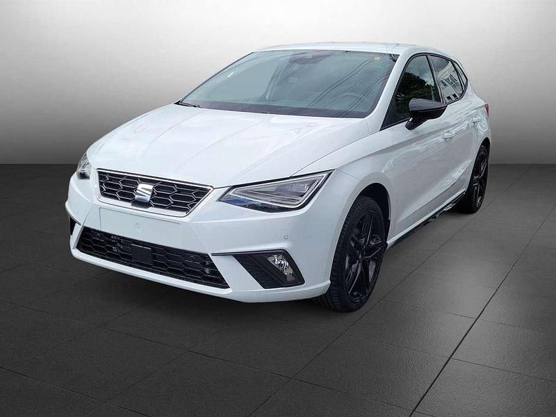 Weiss Neu 2025 Seat Ibiza Black Edition Limousine | 27.090 € (Teuer) - Bild 1/4
