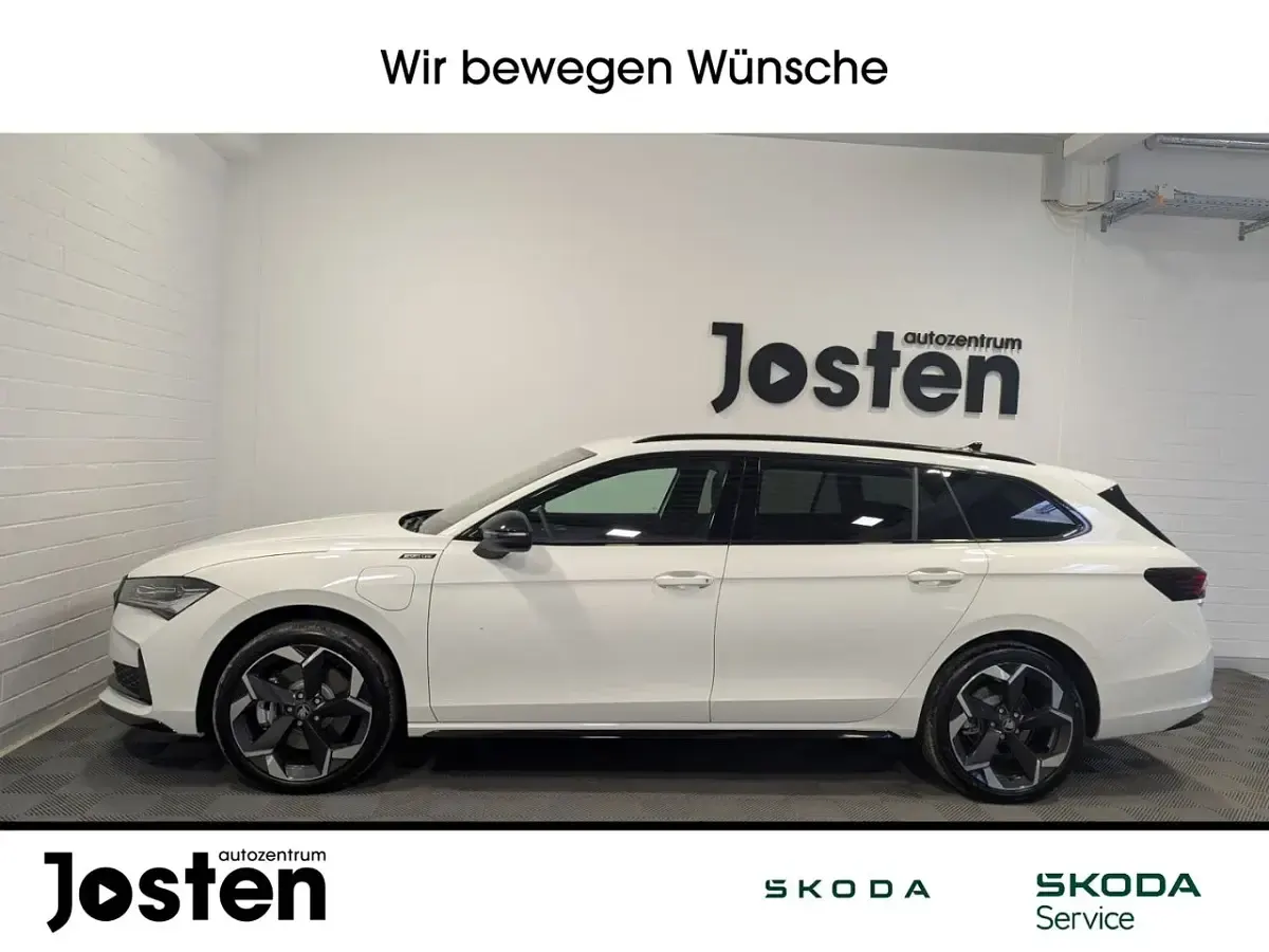 Neu Skoda Superb SportLine 204 PS (150 kW) 2026 Kristallweiß uni Kombi