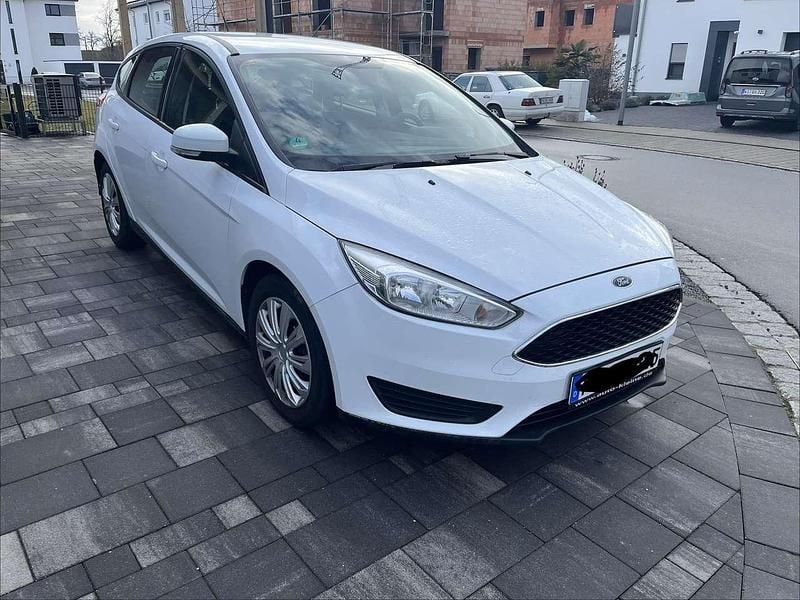 Gebraucht Ford Focus Trend 101 PS (74 kW) 2014 Weiß Kleinwagen