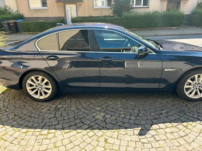 Gebraucht BMW 520 184 PS (135 kW) 2013 Blau Limousine