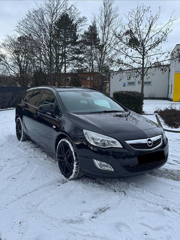 Schwarz Gebraucht 2011 Opel Astra Kombi | 5.000 € (Fairer Preis) - Bild 1/4