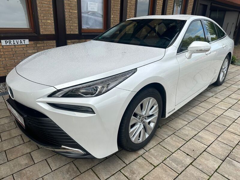 Weiß Gebraucht 2021 Toyota Mirai Limousine | 16.990 € (Superpreis) - Bild 1/4