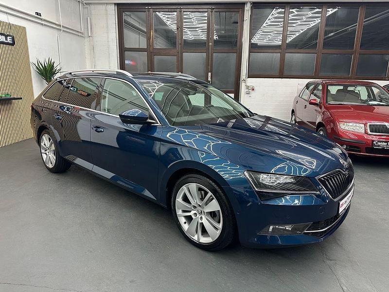 Gebraucht Skoda Superb Style 190 PS (139 kW) 2016 Blau Kombi