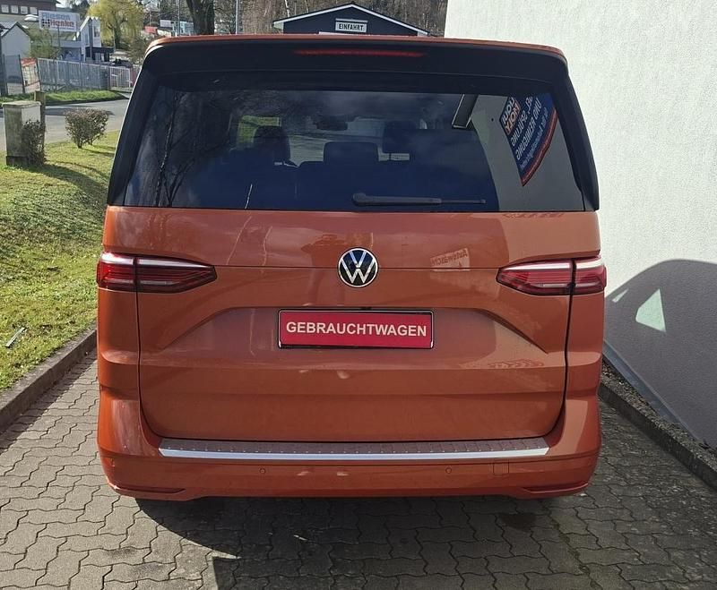 Gebraucht VW Multivan S 136 PS (100 kW) 2022 Energetic orange Van