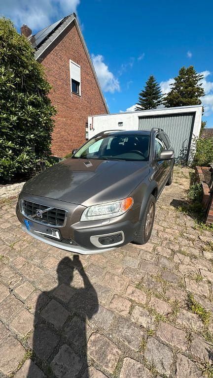 Grau Gebraucht 2009 Volvo XC70 Summum SUV | 9.950 € (Fairer Preis) - Bild 1/4
