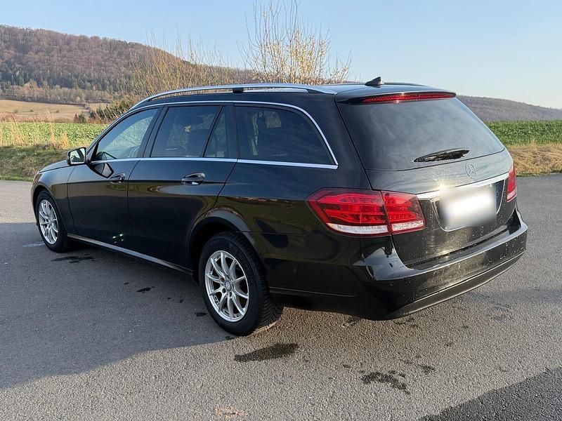 Gebraucht Mercedes E200 136 PS (100 kW) 2025 Schwarz Kombi
