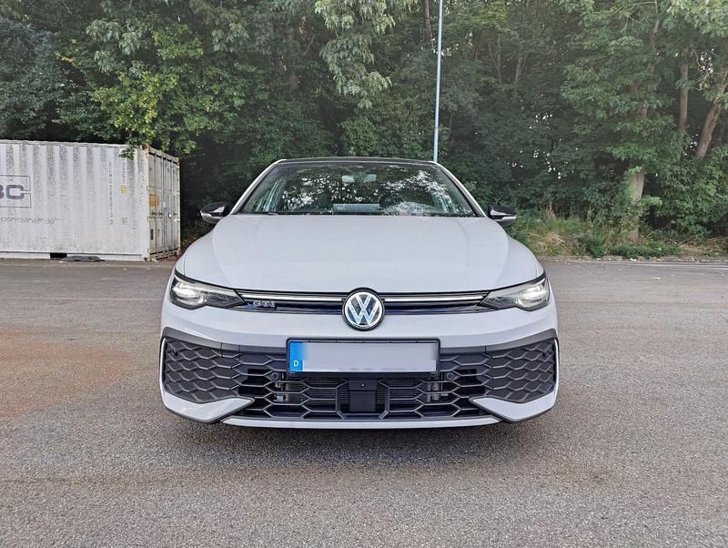 Weiß Gebraucht 2024 VW Golf VIII GTI Limousine | 35.790 € (Guter Preis) - Bild 1/4