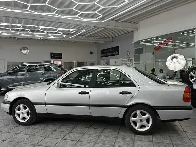 Gebraucht Mercedes C200 136 PS (100 kW) 1995 Brillantsilber  metallic Limousine