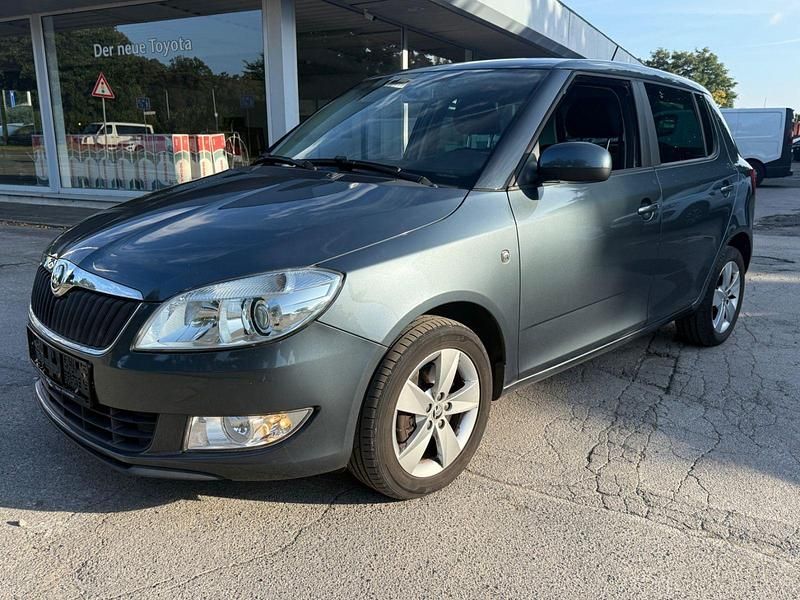 Grau Gebraucht 2014 Skoda Fabia Fresh Kleinwagen | 8.990 € (Fairer Preis) - Bild 1/4