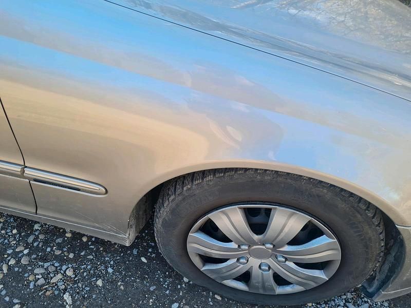 Gold Gebraucht 2004 Mercedes 220 Elegance Kombi | 4.500 € - Bild 1/4