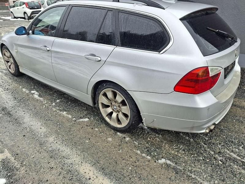 Gebraucht BMW 330 231 PS (169 kW) 2006 Titansilber metallic Kombi