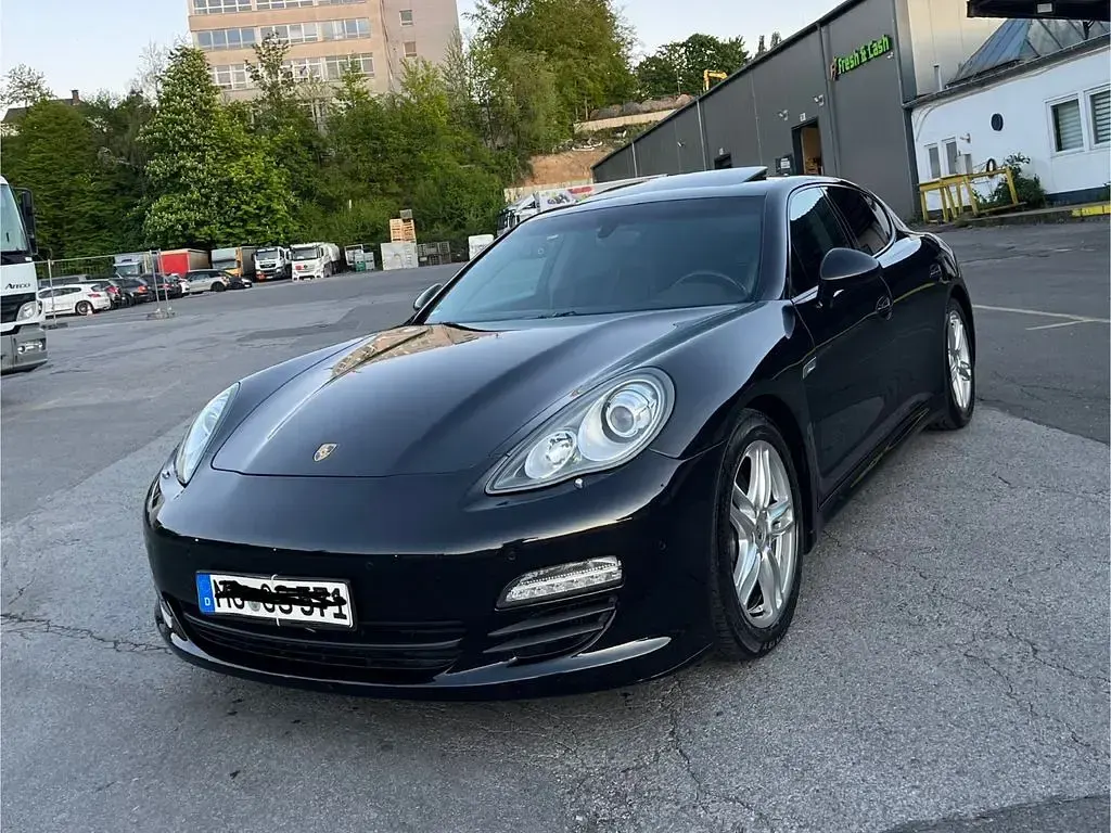 Second-hand Porsche Panamera 250 CP (183 kW) 2012 Negru Hatchback