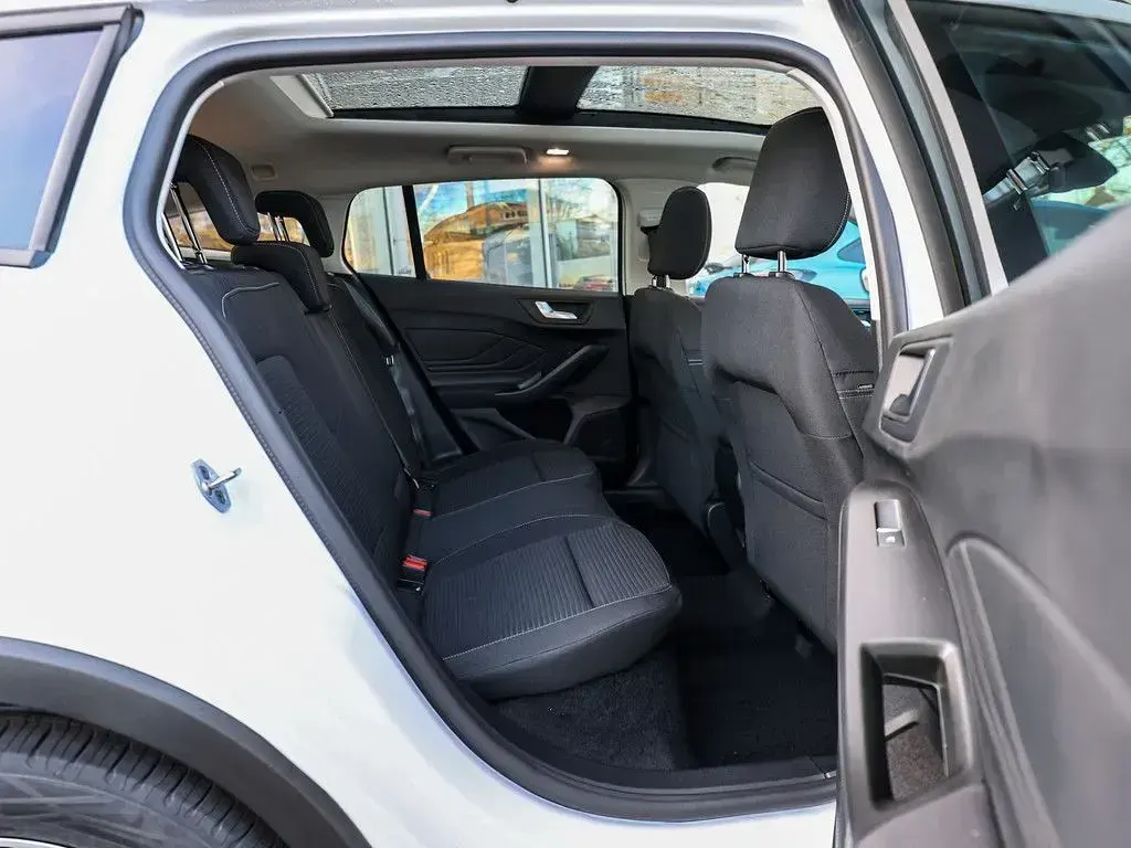Nowe Ford Focus Active X 155 KM (114 kW) 2025 Biały Sedan/Limuzyna