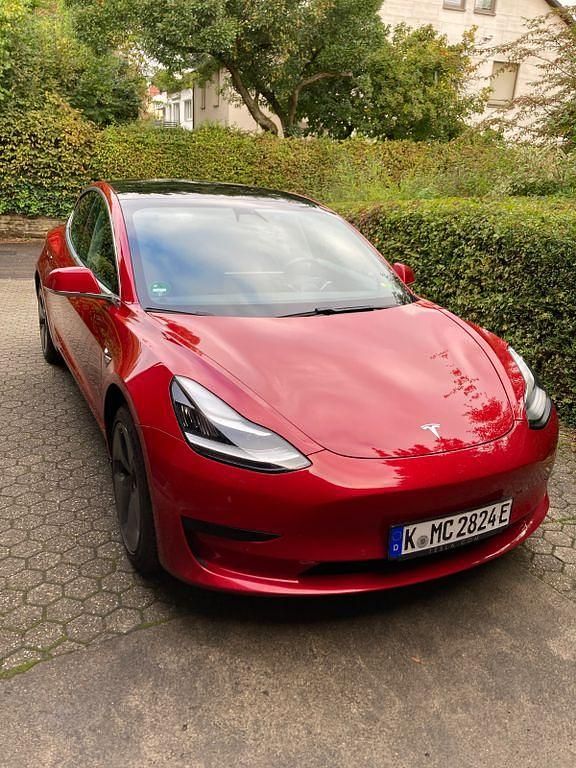 Rot Gebraucht 2020 Tesla Model 3 Standard Range Limousine | 19.800 € (Guter Preis) - Bild 1/4