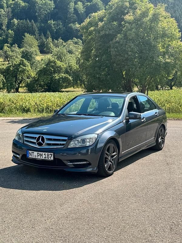 Grau Gebraucht 2010 Mercedes C300 AMG Limousine | 12.000 € (Etwas zu teuer) - Bild 1/4