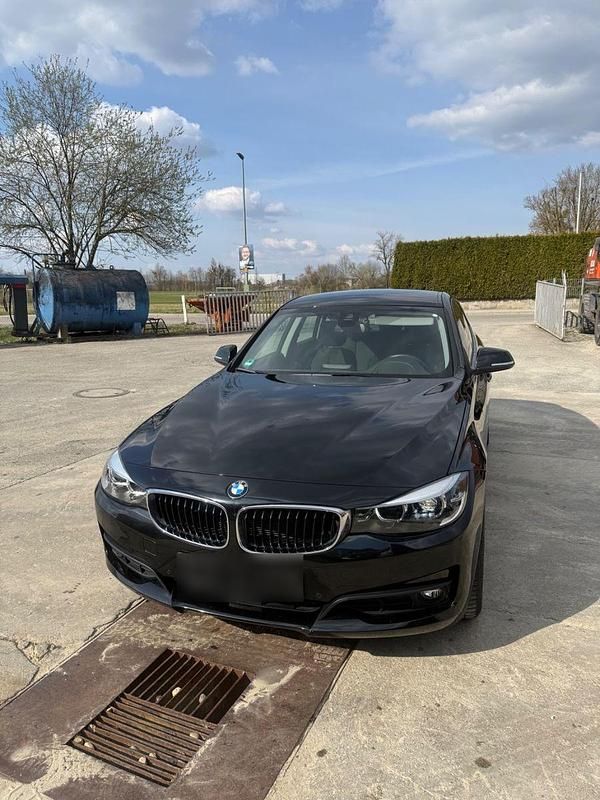 Second-hand BMW 320 190 CP (139 kW) 2019 Negru Berlinǎ