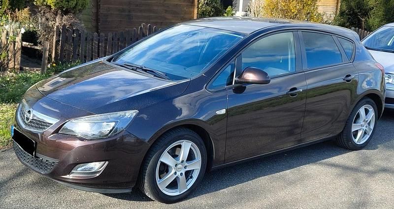 Gebraucht Opel Astra 110 PS (80 kW) 2012 Braun Limousine