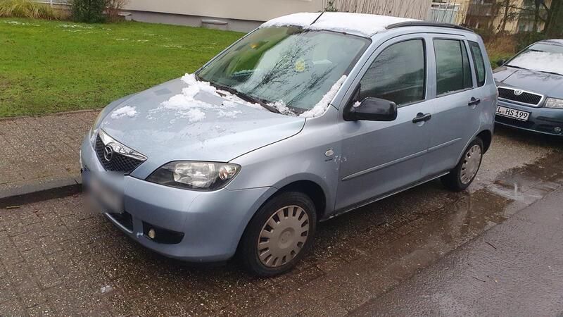 Blau Gebraucht 2004 Mazda 2 Kombi | 750 € (Superpreis) - Bild 1/4