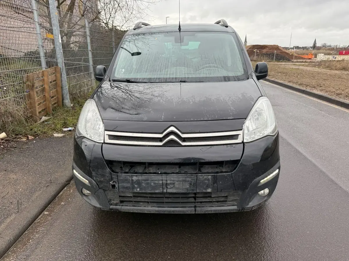Gebraucht Citroën Berlingo SELECTION 99 PS (72 kW) 2016 Schwarz Van / Kleinbus