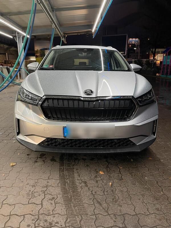 Grau Gebraucht 2021 Skoda Enyaq iV SUV | 26.500 € (Superpreis) - Bild 1/4