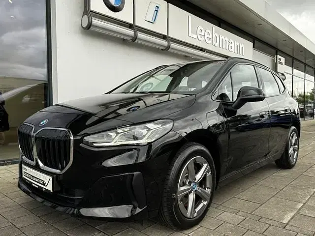 Gebraucht BMW 230e Active Tourer 326 PS (239 kW) 2025 Schwarz Van / Kleinbus
