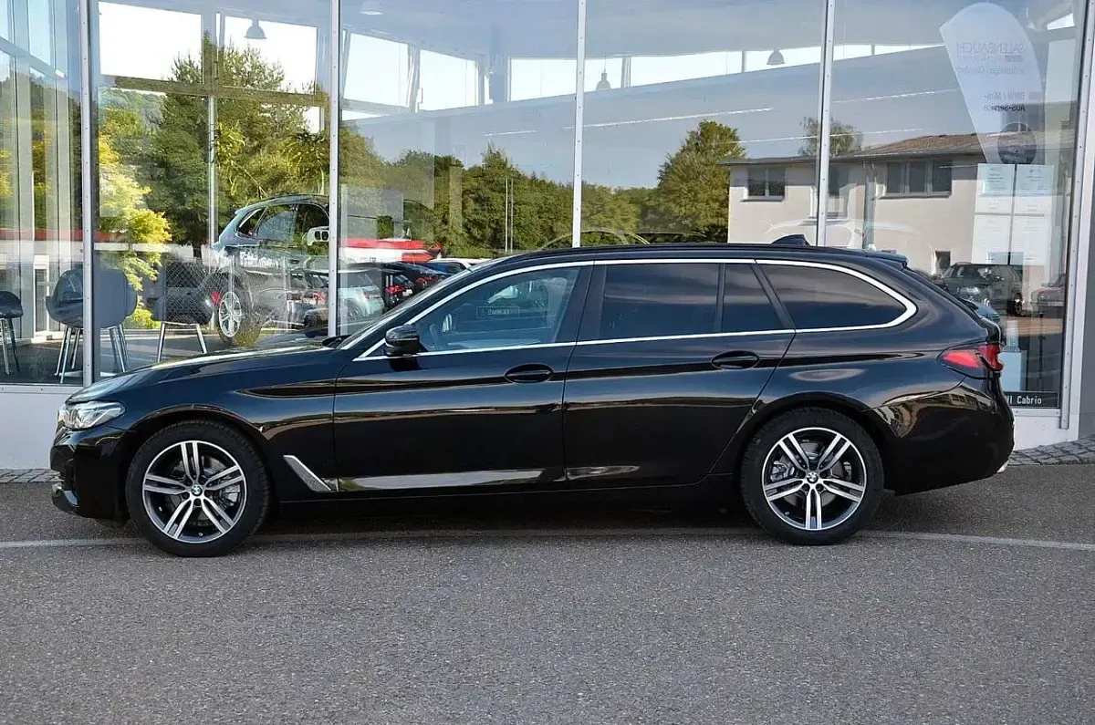 Gebraucht BMW 520 Sport Line 190 PS (139 kW) 2021 Saphirschwarz Kombi