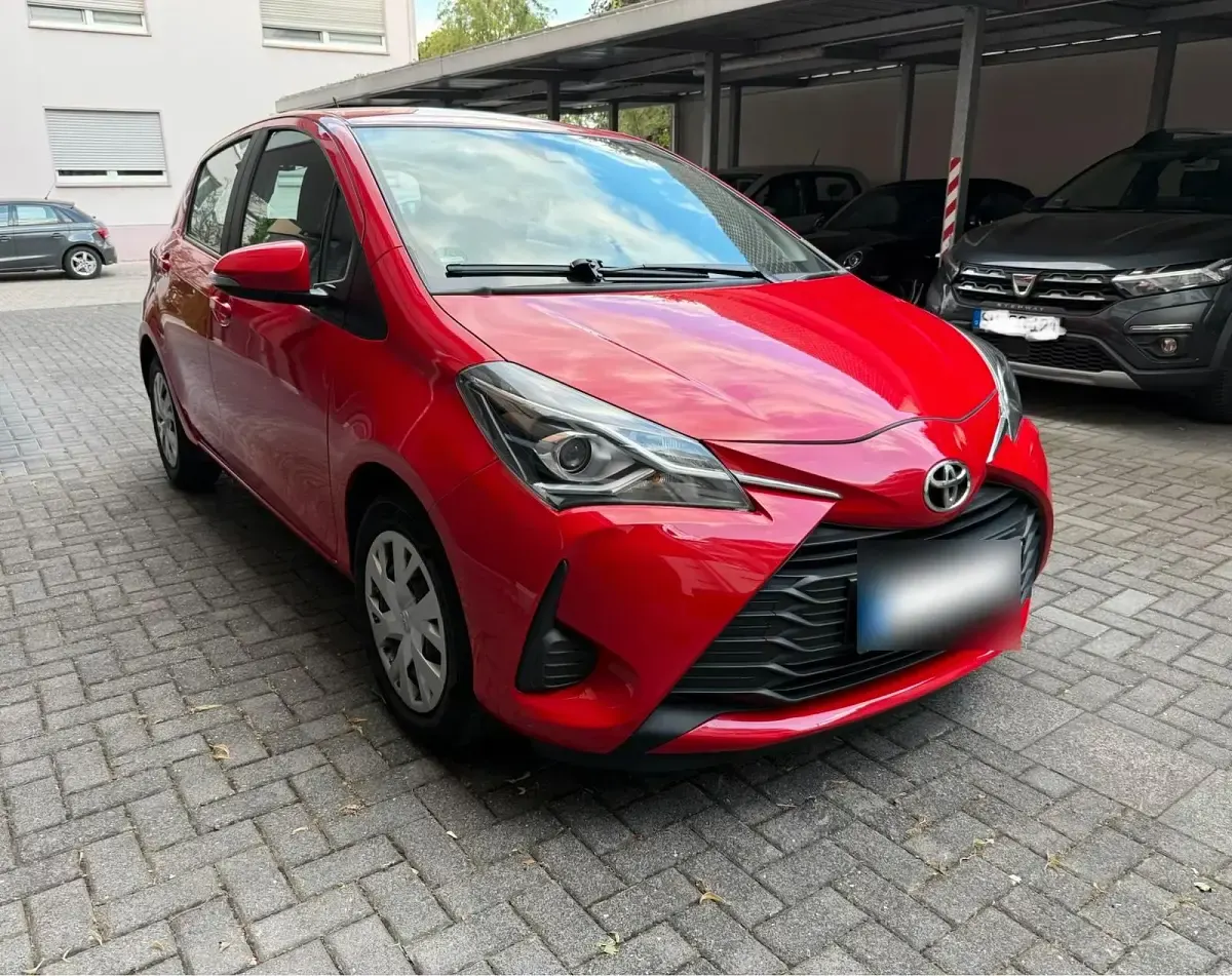 Gebraucht Toyota Yaris 69 PS (50 kW) 2018 Rot Kleinwagen
