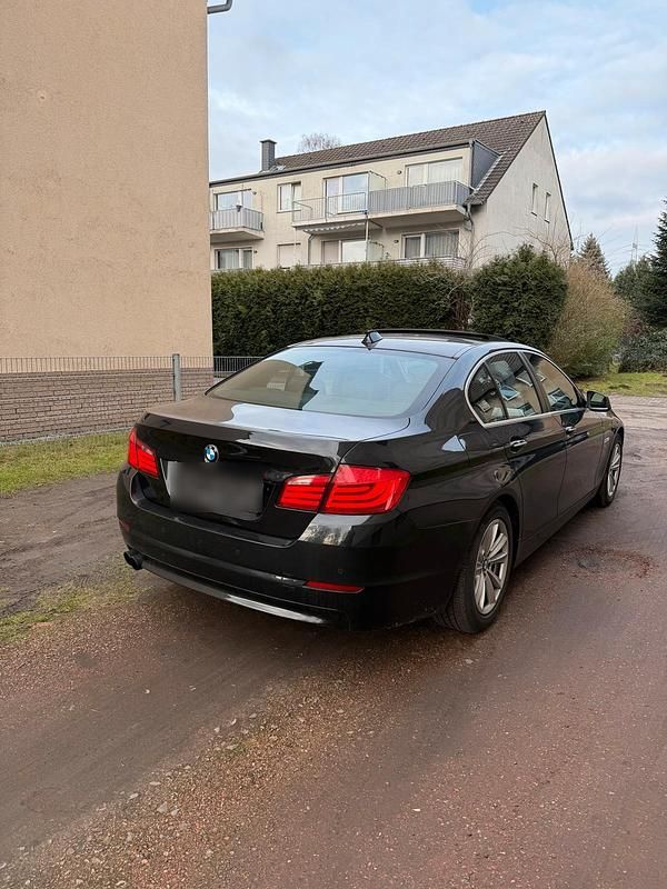Gebraucht BMW 528 Sport Line 258 PS (189 kW) 2011 Schwarz Limousine