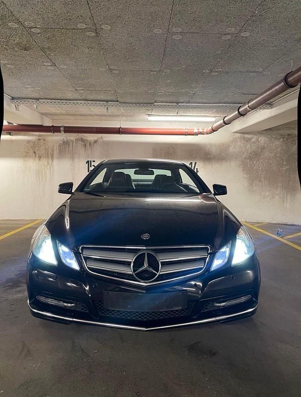 Schwarz Gebraucht 2013 Mercedes E220 Coupé | 7.900 € (Superpreis) - Bild 1/4
