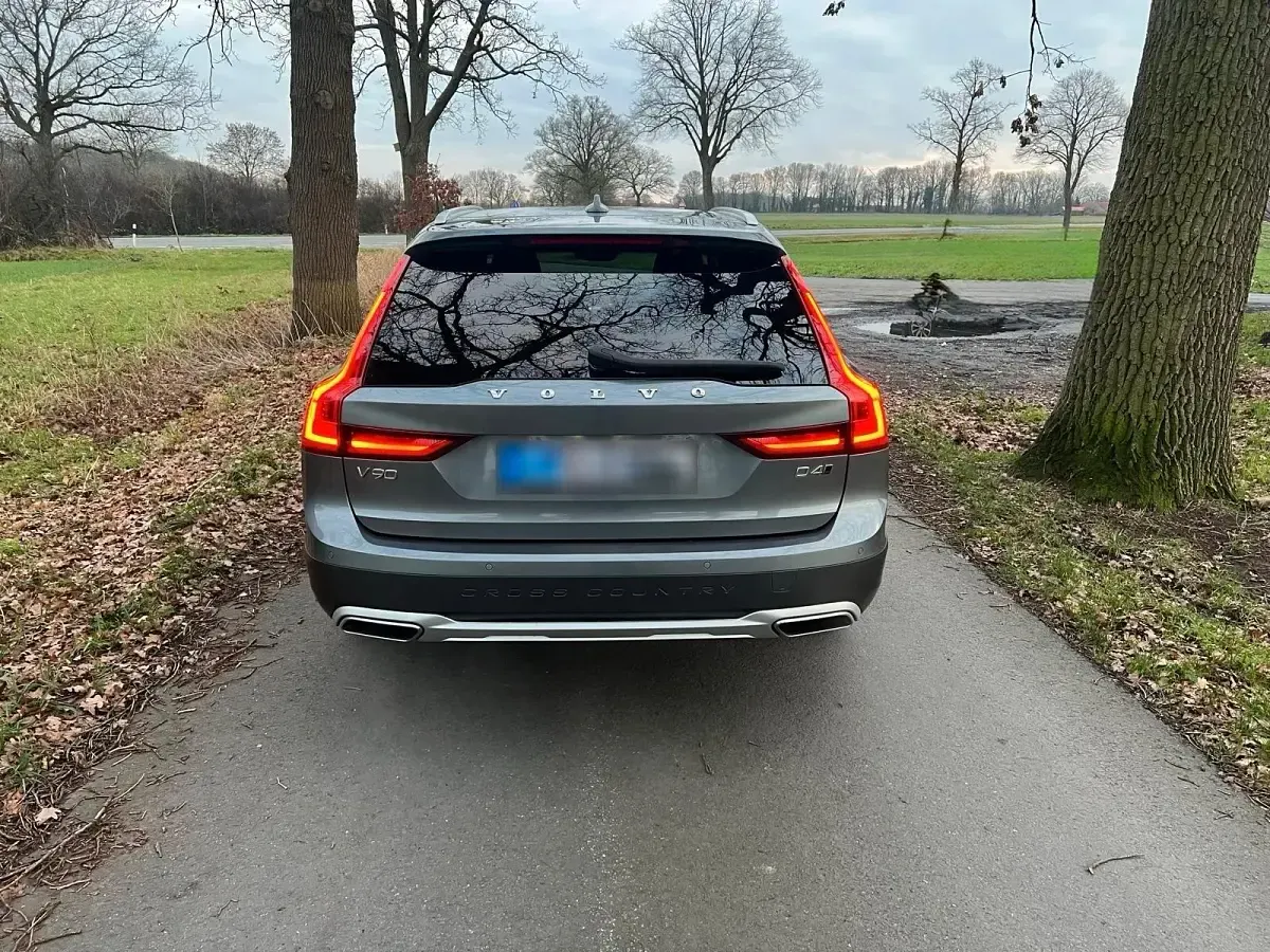 Gebraucht Volvo V90 CC 190 PS (139 kW) 2019 Grau Kombi