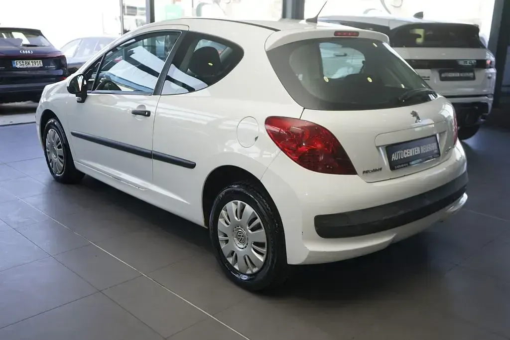 Gebraucht Peugeot 207 Filou 73 PS (53 kW) 2008 Weiß Limousine