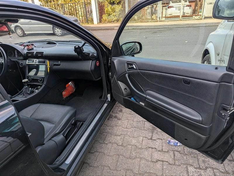 Gebraucht Mercedes C180 143 PS (105 kW) 2004 Schwarz Coupé