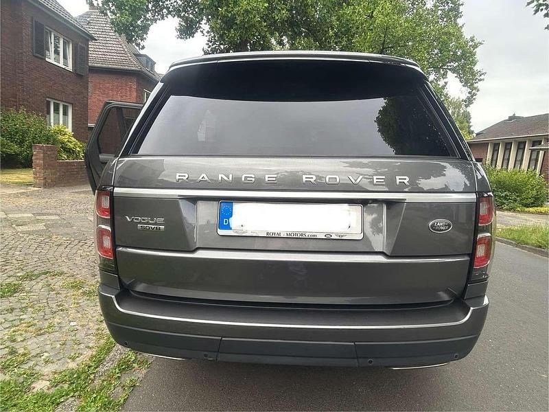 Grau Gebraucht 2019 Land Rover Range Rover Vogue SUV | 79.000 € - Bild 1/4