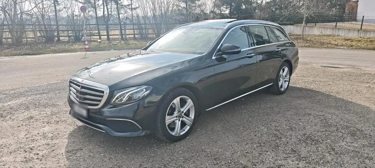 Używany Mercedes E220 Exclusive 194 KM (142 kW) 2018 Czarny Kombi
