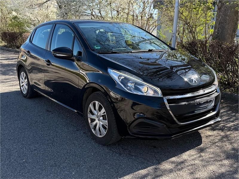 Gebraucht Peugeot 208 Active 82 PS (60 kW) 2017 Schwarz Kleinwagen