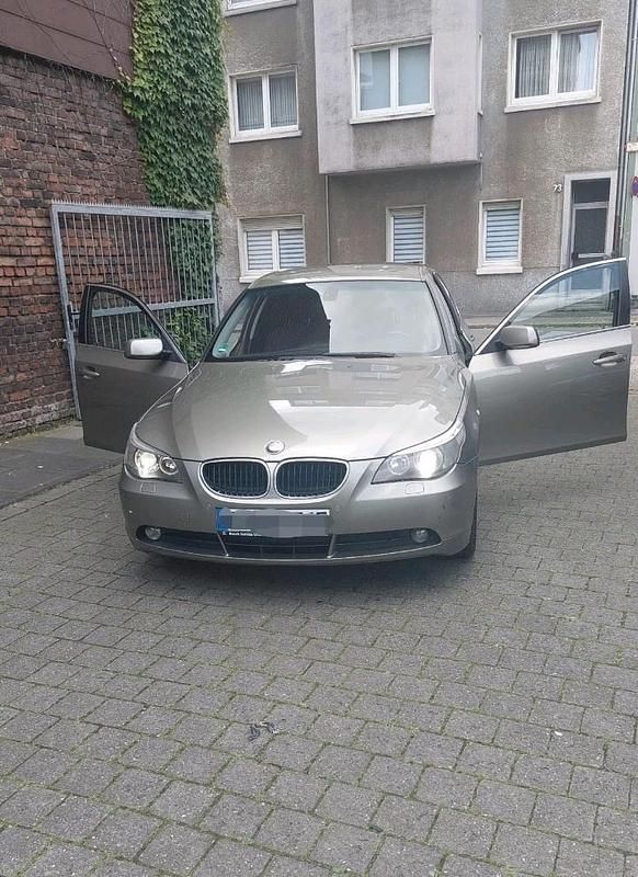 Gebraucht BMW 520 170 PS (125 kW) 2005 Gold Limousine