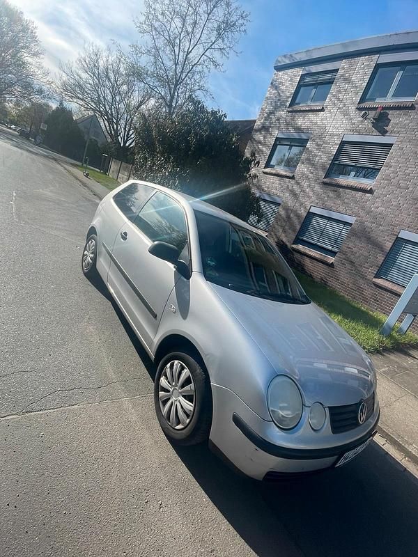 Gebraucht VW Polo 54 PS (39 kW) 2004 Silber Kleinwagen