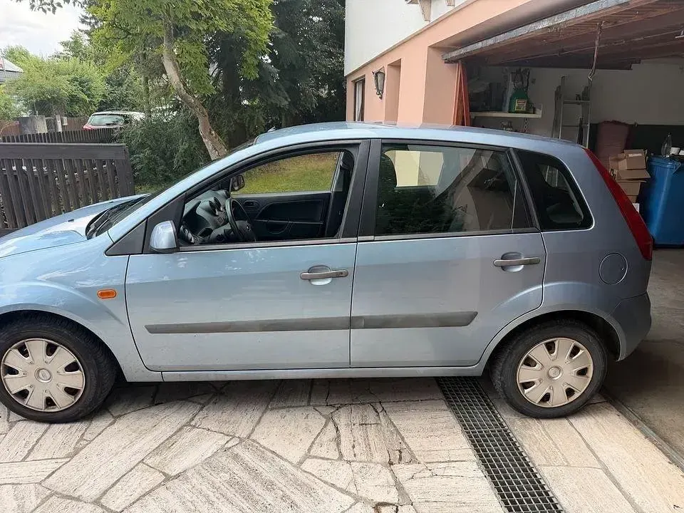 Gebraucht Ford Fiesta 69 PS (50 kW) 2007 Blau Kleinwagen