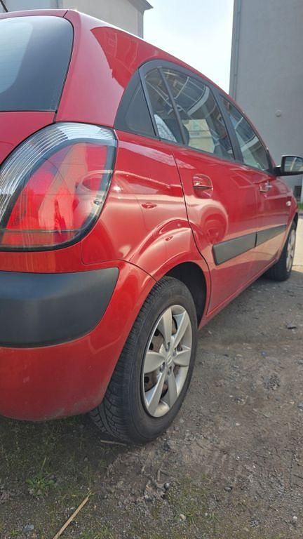 Gebraucht Kia Rio Basis 97 PS (71 kW) 2009 Rot Limousine