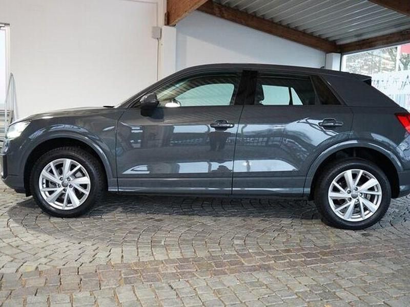 Gebraucht Audi Q2 Ambiente 150 PS (110 kW) 2018 Grau SUV